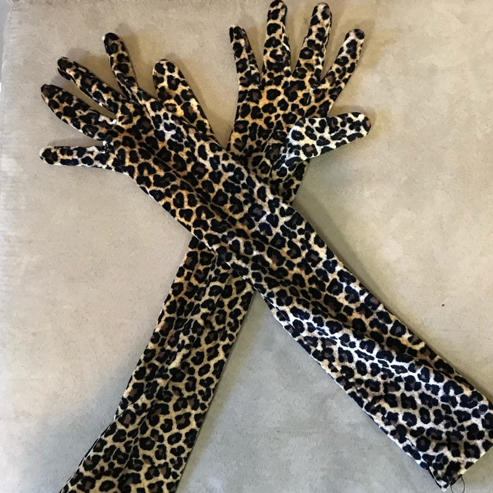 Long leopard evening gloves